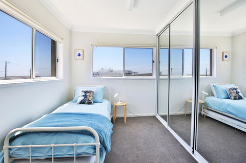 Neptune I Absolute Beachfront I Stunning Views - Accommodation Rockhampton 14