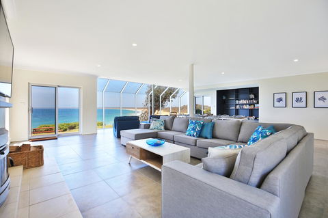 Neptune I Absolute Beachfront I Stunning Views - Accommodation Rockhampton 0