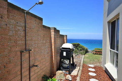 Neptune I Absolute Beachfront I Stunning Views - Accommodation Rockhampton 27