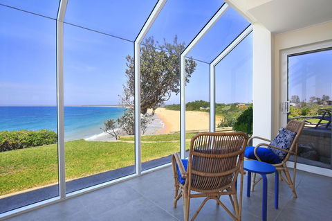 Neptune I Absolute Beachfront I Stunning Views - Accommodation Rockhampton 4