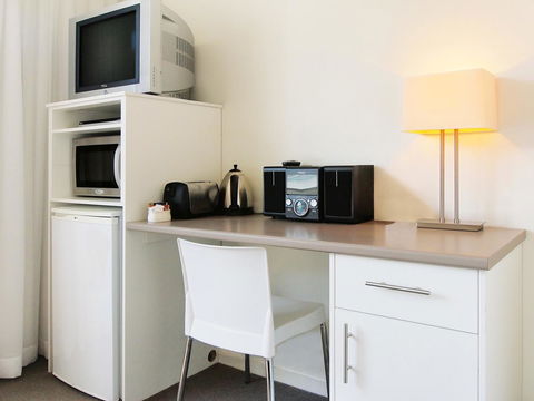 Oaks Nelson Bay Lure Suites - Accommodation Rockhampton 12