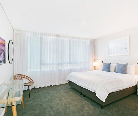 Oaks Nelson Bay Lure Suites - Accommodation Rockhampton 2