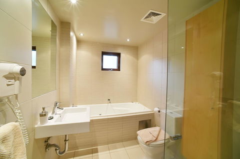 Snowstream 4 - Accommodation Rockhampton 6