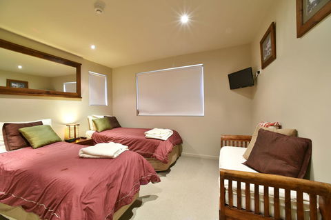 Snowstream 4 - Accommodation Rockhampton 3