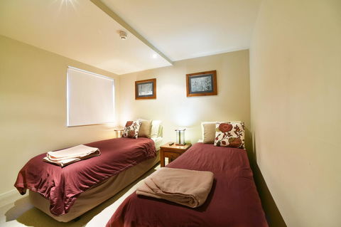 Snowstream 4 - Accommodation Rockhampton 1