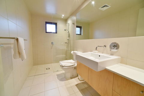 Snowstream 4 - Accommodation Rockhampton 4