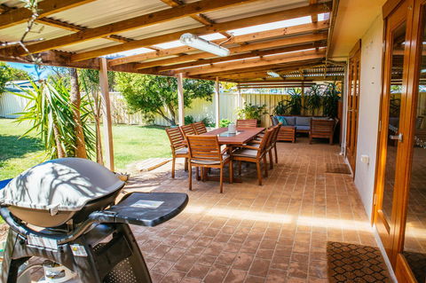 Sunbaker Pet Friendly Awards Finalist 4 Mins Walk To Culburra Beach - Accommodation Rockhampton 0