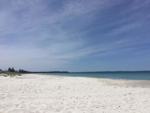 Hayes Beach House I Award Winner I 4 Mins To Beach - Accommodation Rockhampton 23
