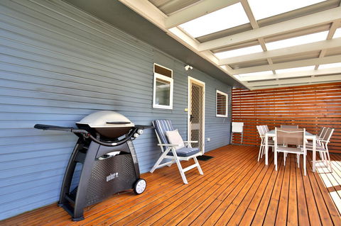 Hayes Beach House I Award Winner I 4 Mins To Beach - Accommodation Rockhampton 7