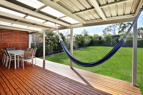 Hayes Beach House I Award Winner I 4 Mins To Beach - Accommodation Rockhampton 6