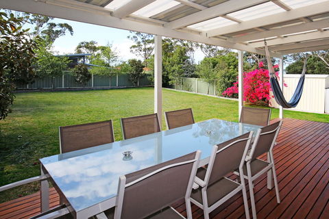 Hayes Beach House I Award Winner I 4 Mins To Beach - Accommodation Rockhampton 1