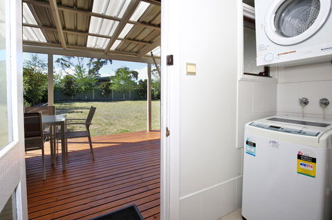 Hayes Beach House I Award Winner I 4 Mins To Beach - Accommodation Rockhampton 15