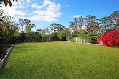 Hayes Beach House I Award Winner I 4 Mins To Beach - Accommodation Rockhampton 21