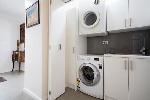 Armidale Cottage - House 2 - Accommodation Rockhampton 14