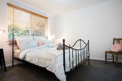 Armidale Cottage - House 2 - Accommodation Rockhampton 23