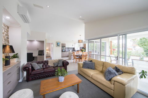 Armidale Cottage - House 2 - Accommodation Rockhampton 19
