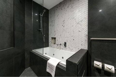 Holiday Inn & Suites - Parramatta Marsden Street, An IHG Hotel - Accommodation Rockhampton 6
