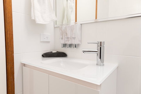 Sapphire Waters Motor Inn - Accommodation Rockhampton 1