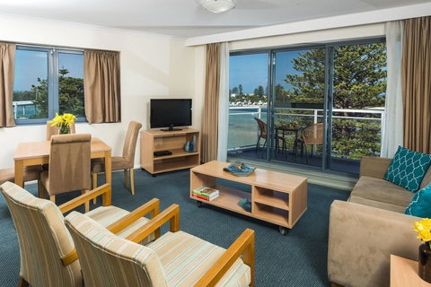 Oaks The Entrance Waterfront Suites - Accommodation Rockhampton 2