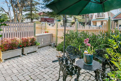Oversized 2 Bedroom Manly Beach House - Accommodation Rockhampton 1