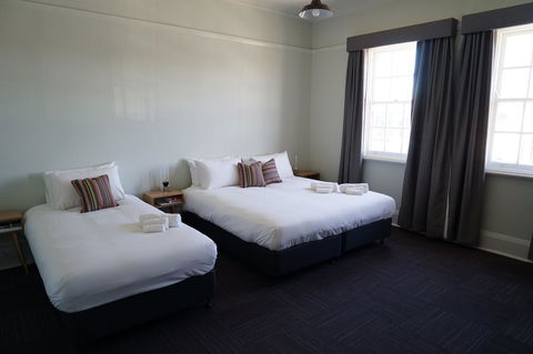 Rosehill Hotel - Accommodation Rockhampton 0