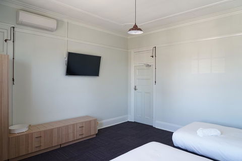 Rosehill Hotel - Accommodation Rockhampton 4
