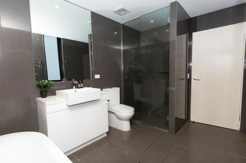 Brand New Executive Apartment - Accommodation Rockhampton 11