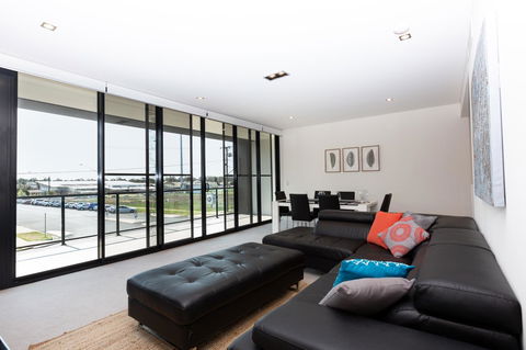Brand New Executive Apartment - Accommodation Rockhampton 2