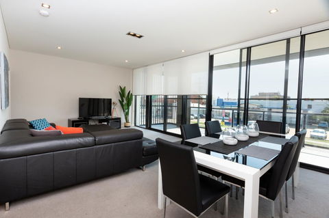 Brand New Executive Apartment - Accommodation Rockhampton 3