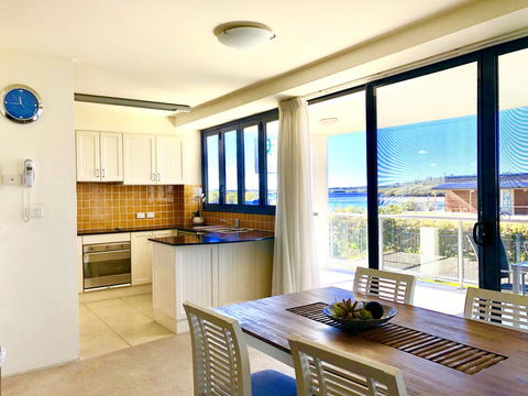 Boathouse Resort (Water Front) - Accommodation Rockhampton 1