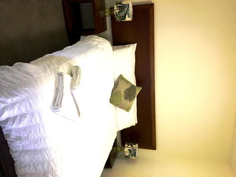 Boathouse Resort (Water Front) - Accommodation Rockhampton 4
