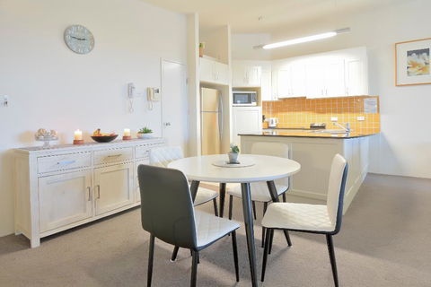 Boathouse Resort (Water Front) - Accommodation Rockhampton 21