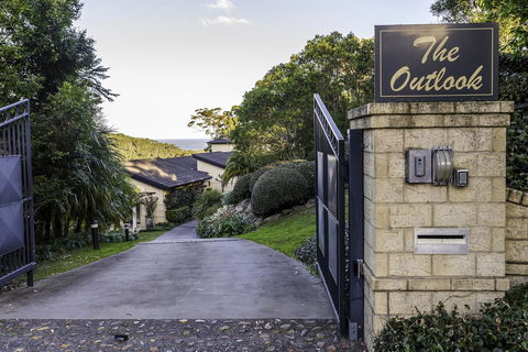 The Outlook Cabana - Accommodation Rockhampton 22