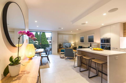 Nobbs Â· Executive 2 Storey Sydney Apartment With Pool - Accommodation Rockhampton 4