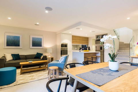 Nobbs Â· Executive 2 Storey Sydney Apartment With Pool - Accommodation Rockhampton 1