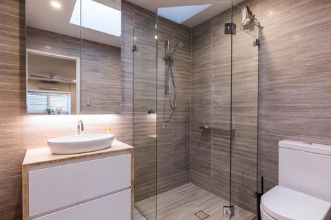 Nobbs Â· Executive 2 Storey Sydney Apartment With Pool - Accommodation Rockhampton 7