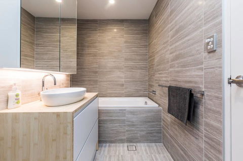 Nobbs Â· Executive 2 Storey Sydney Apartment With Pool - Accommodation Rockhampton 8