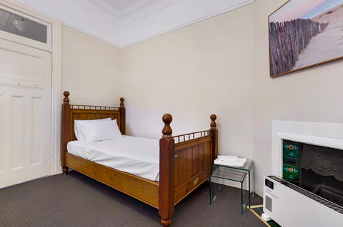 Drummoyne 3 Bedroom Home (62ALE) - Accommodation Rockhampton 2