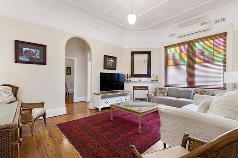 Drummoyne 3 Bedroom Home (62ALE) - Accommodation Rockhampton 1