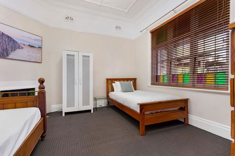 Drummoyne 3 Bedroom Home (62ALE) - Accommodation Rockhampton 6