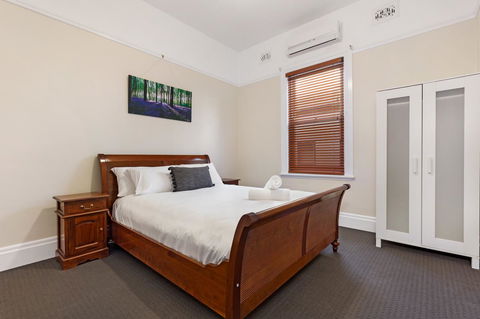 Drummoyne 3 Bedroom Home (62ALE) - Accommodation Rockhampton 5