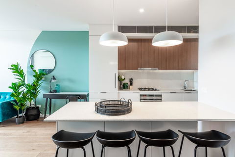 Large Light Luxe 3BDR 2BA Free Parking - Walk To Sydney Uni And RPA - Accommodation Rockhampton 5