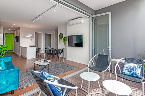 Large Light Luxe 3BDR 2BA Free Parking - Walk To Sydney Uni And RPA - Accommodation Rockhampton 1