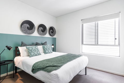 Large Light Luxe 3BDR 2BA Free Parking - Walk To Sydney Uni And RPA - Accommodation Rockhampton 6