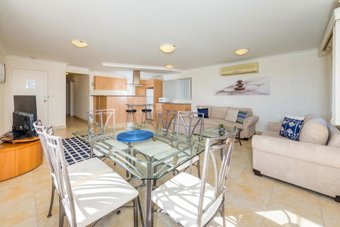Ronald Avenue 1/65 - Shoal Bay - Accommodation Rockhampton 4