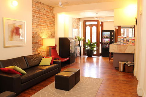 Newtown Cozy Stays - Accommodation Rockhampton 9
