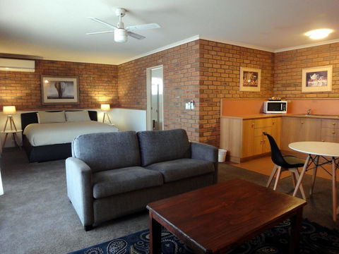 Summerhill Motor Inn - Accommodation Rockhampton 35