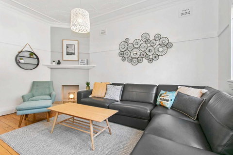 Seaspray - Manly Beach Apartment Close To The Sand - Accommodation Rockhampton 0