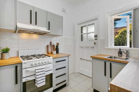 Seaspray - Manly Beach Apartment Close To The Sand - Accommodation Rockhampton 4