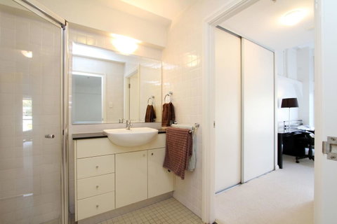 Waterfront Apartment On Sydney Harbour - Accommodation Rockhampton 4